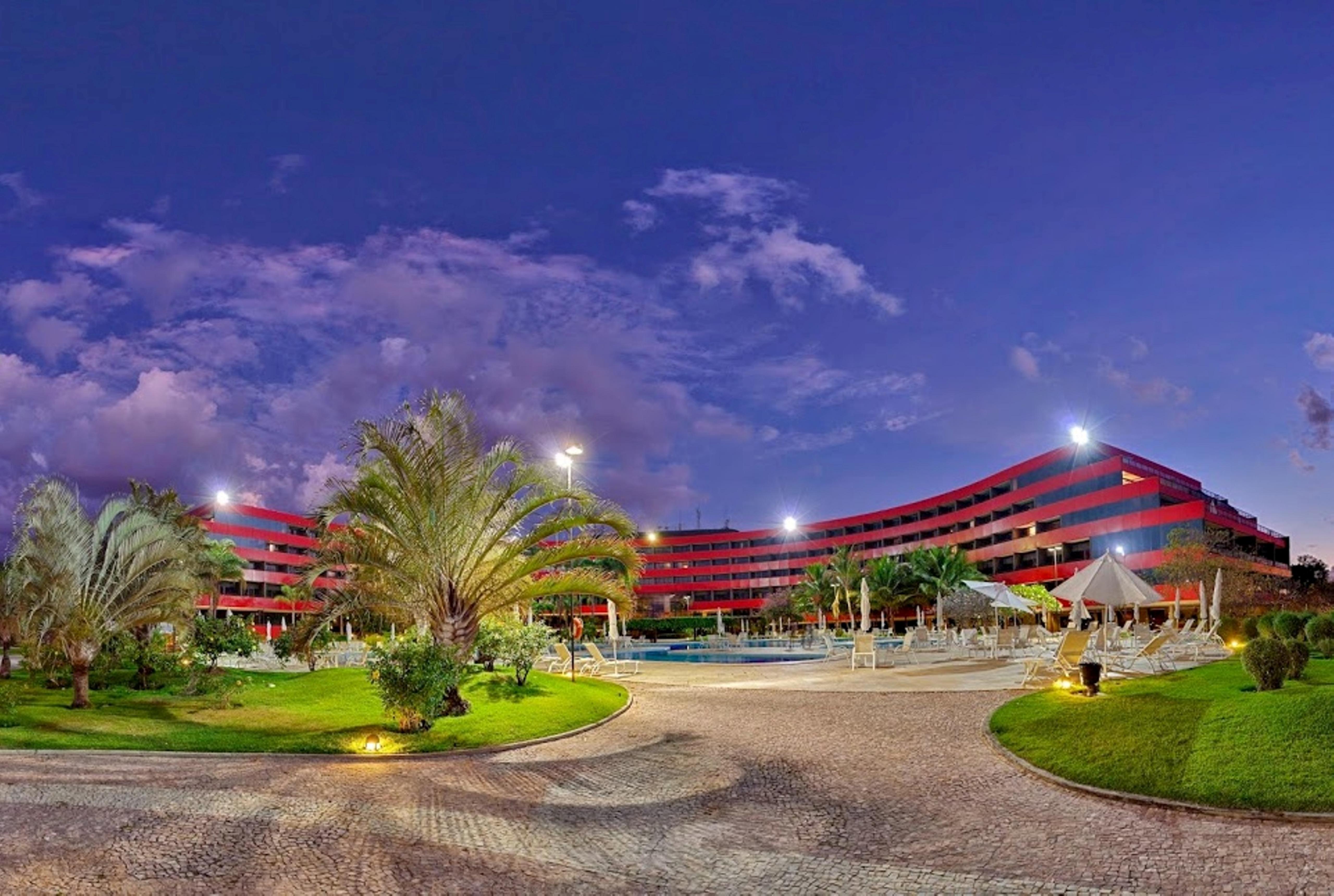 Royal Tulip Brasilia Alvorada Hotel Kültér fotó The hotel at night